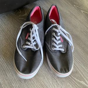 Women Vans Shoes (Size: 7.5)